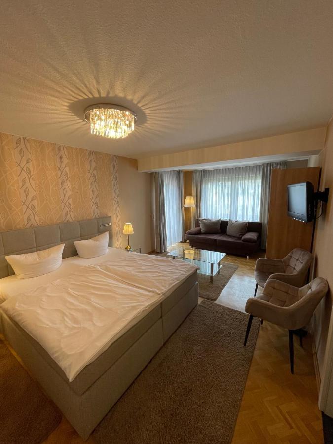 Hotel Zum Faehrturm Меринг Екстериор снимка